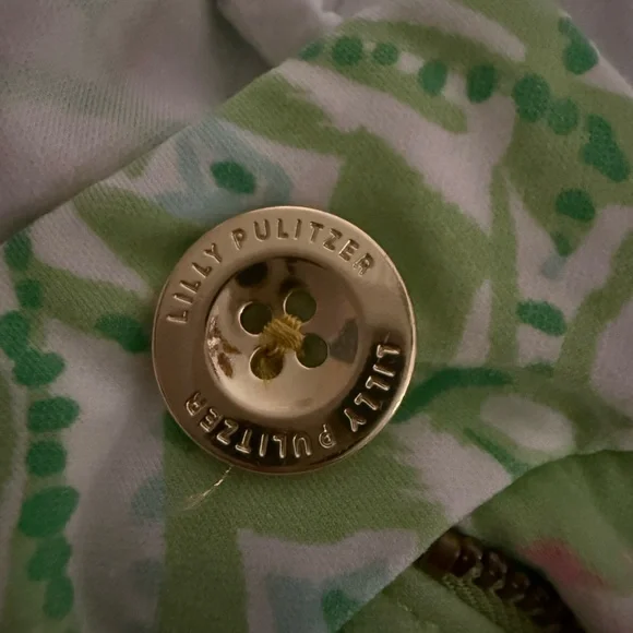 Lilly Pulitzer Natia mid rise Green and Pink Floral Shorts - Picture 3 of 11